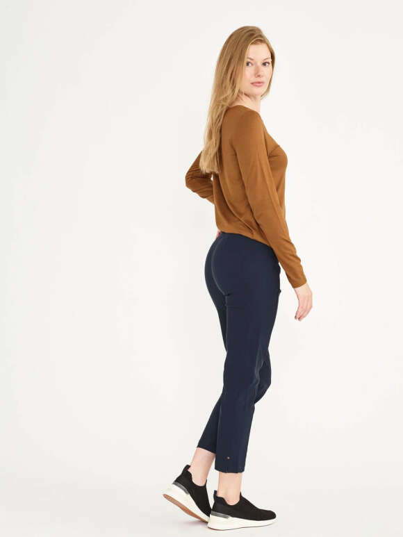 LauRie - ROSE Buks NOS