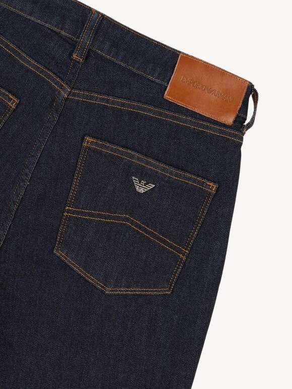 Højtaljede buks i stretchdenim