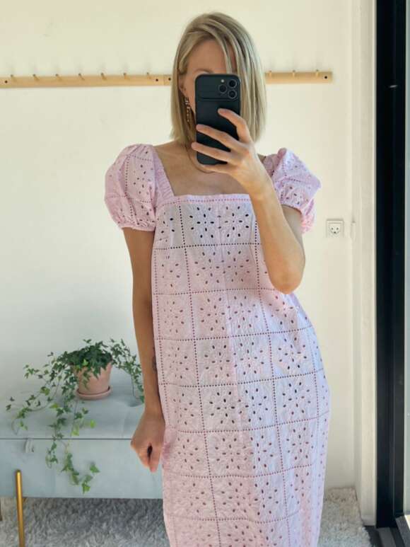 Ganni - BRODERIE ANGLAISE MIDIKJOLE