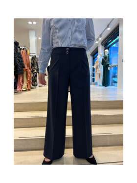 FEMININ BUKS MED KNAP