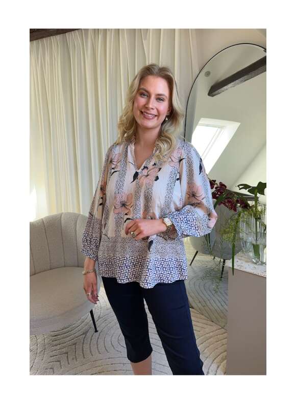 In Front - KAISA BLUSE