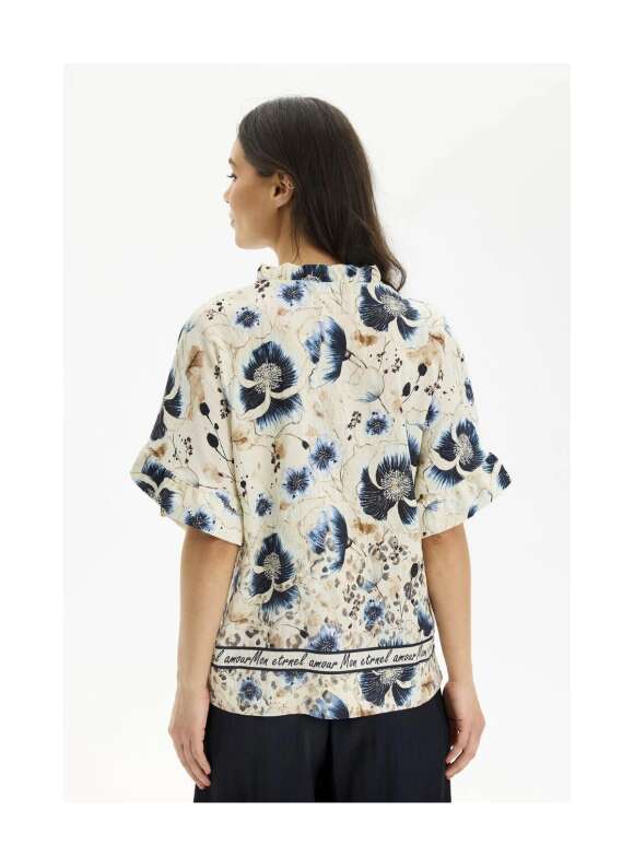 In Front - AMOURE BLUSE