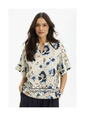 In Front - AMOURE BLUSE