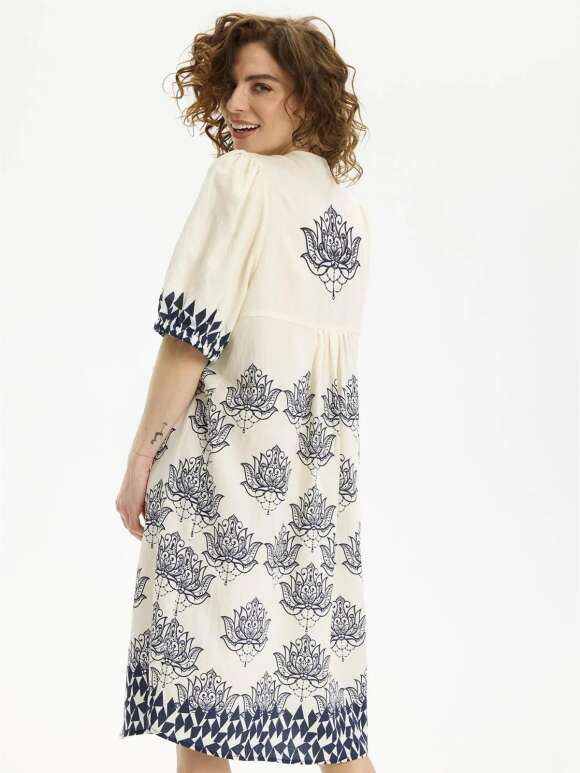 In Front - LOTUS DRESS Feminin Kjole