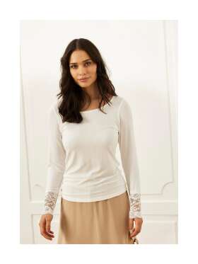In Front - VIVIAN BLUSE