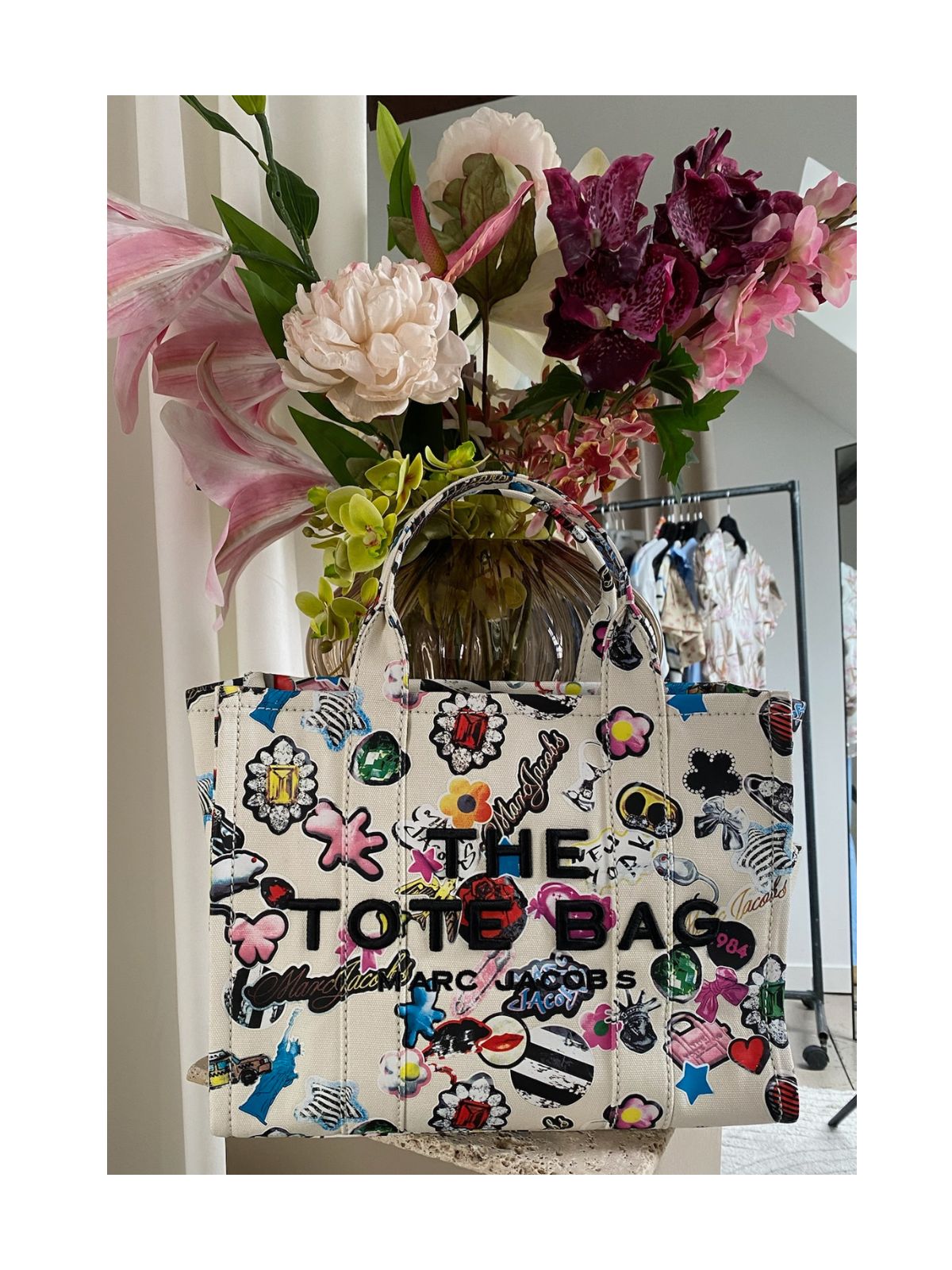 THE MEDIUM TOTE