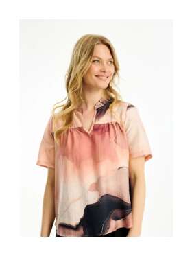 In Front - FREDERIKA BLUSE