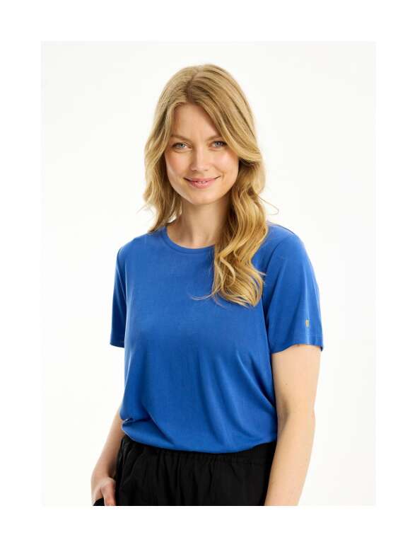 In Front - NINA T-SHIRT