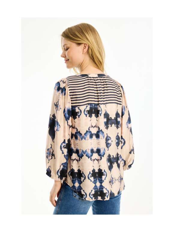 In Front - PIL BLUSE