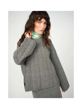 BRYNDIS CREWNECK STRIK