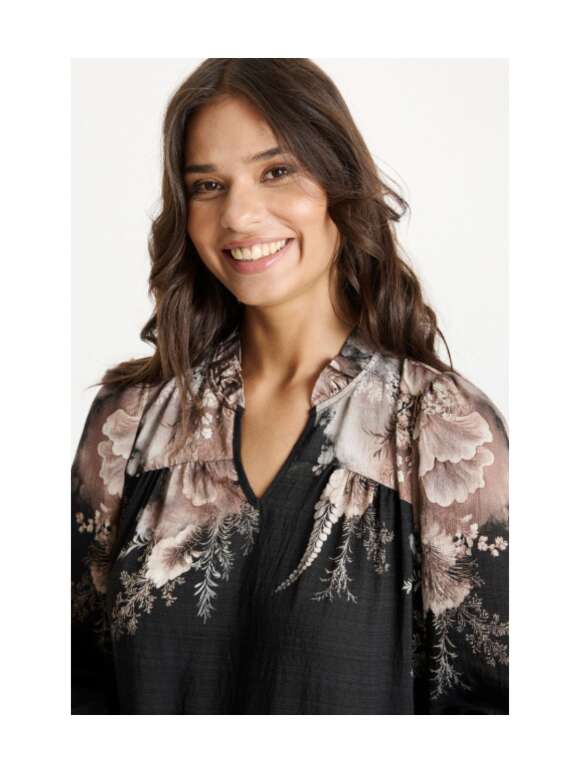 In Front - MILLER KJOLE