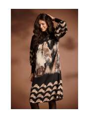 In Front - SIMONE KJOLE