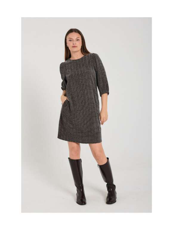 FREEQUENT - MINA KJOLE