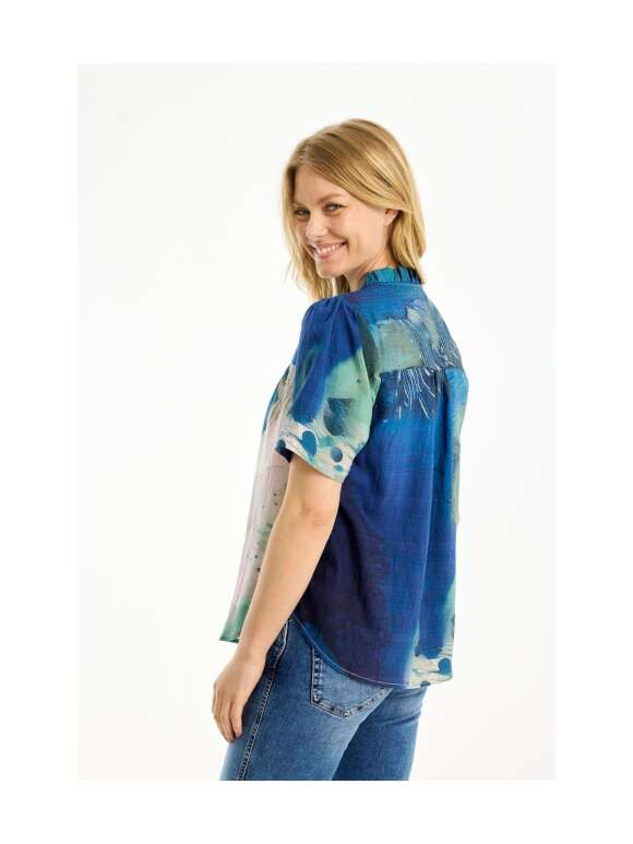 In Front - GUBBI T-SHIRT