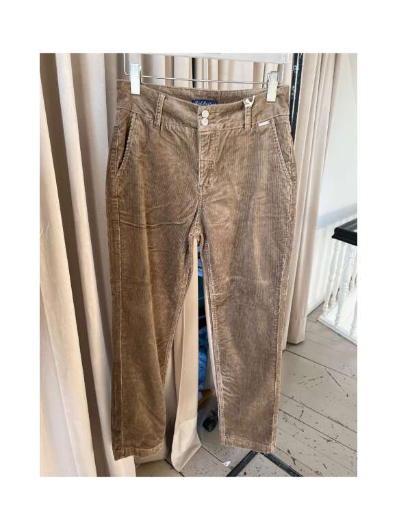 Red Button - DIANA FLØJLS BUKS