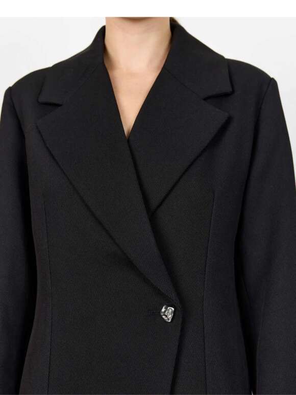Leveté Room - OLLIE Elegant Blazer