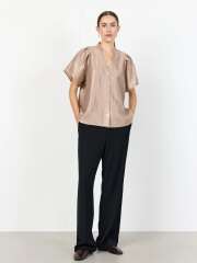 Leveté Room - OMIRA Elegant Buks Leveté Room - OMIRA Elegant Buks