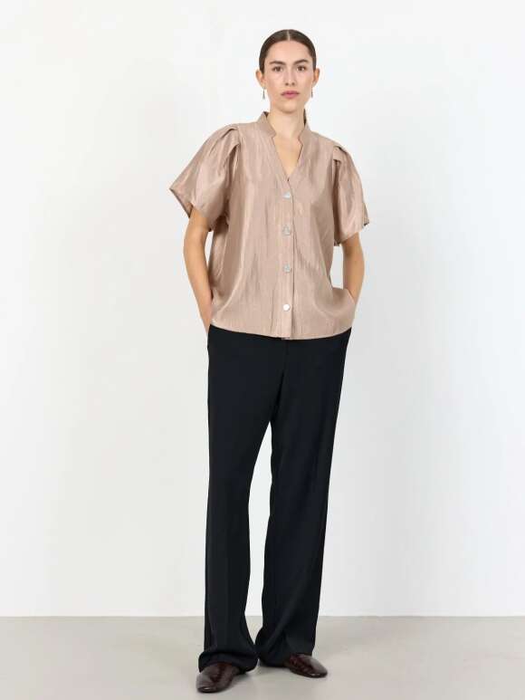 Leveté Room - OMIRA Elegant Buks