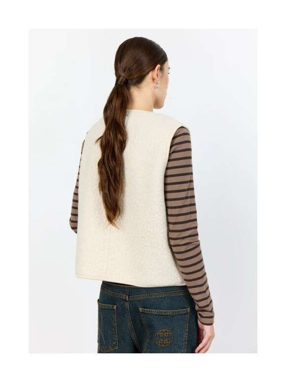 Leveté Room - NISSA Struktur Vest