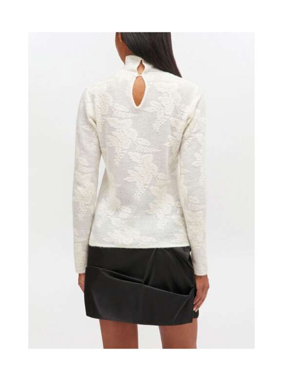 Ganni - Elfenbensfarvet rullekravebluse med gennemsigtigt print