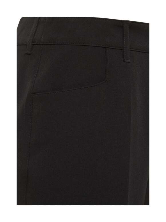 Lebek - Klassisk Feminin Buks