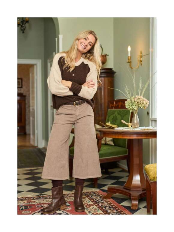 Black Colour - CORA BUKSER