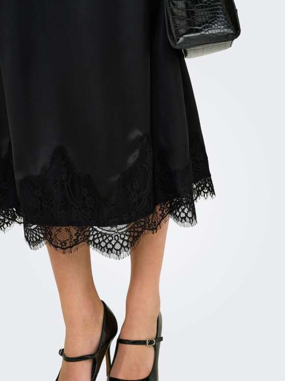 Only - SATIN NEDERDEL MED BLONDEKANT