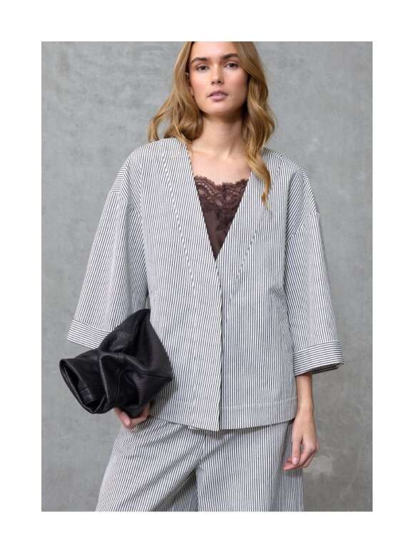 Love and Divine - STRIBED CARDIGAN
