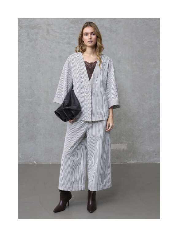 Love and Divine - STRIBED BUKSER