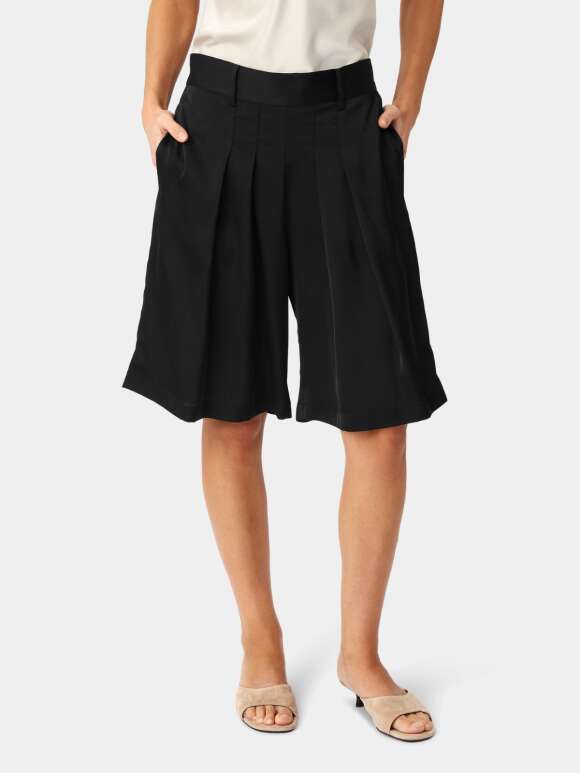 Karmamia -  BERMUDA SHORTS