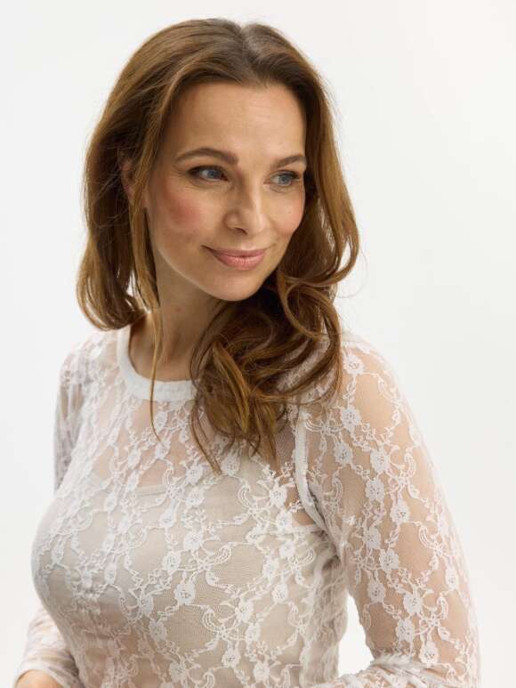 In Front - KIA Feminin Mesh Bluse