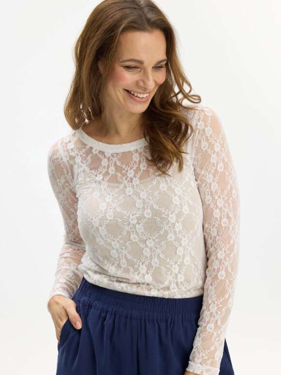 In Front - KIA Feminin Mesh Bluse