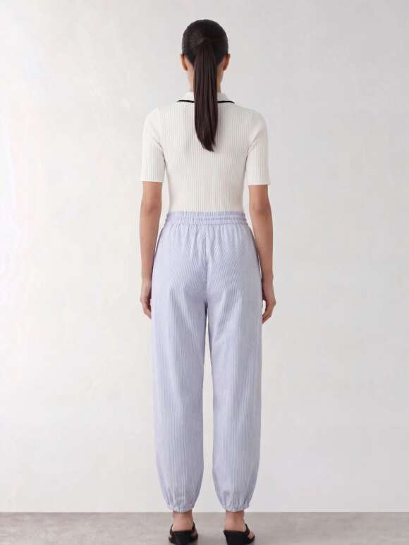 Leveté Room -  RISS 1 Casual Buks