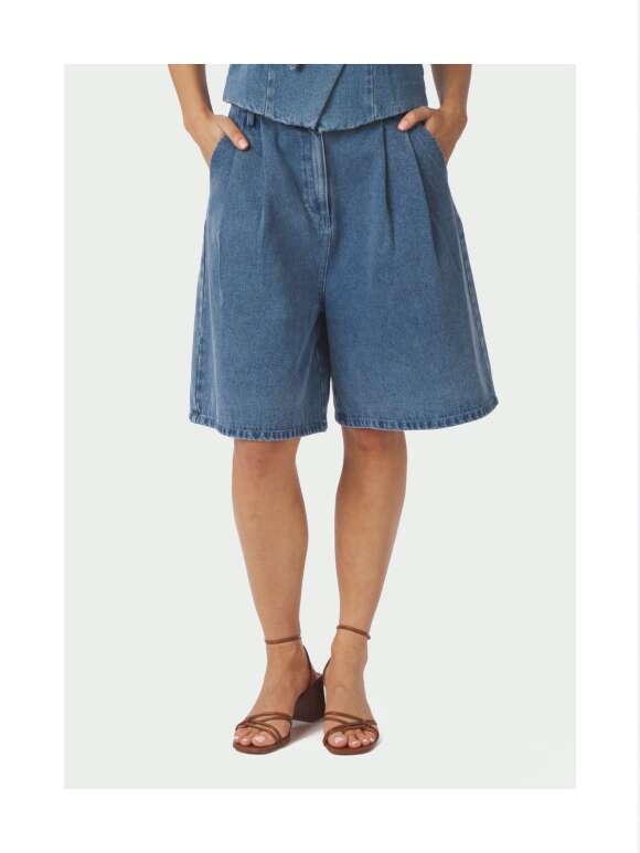Neo Noir - ROSEL Bermuda Shorts
