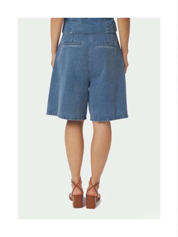 Neo Noir - ROSEL Bermuda Shorts
