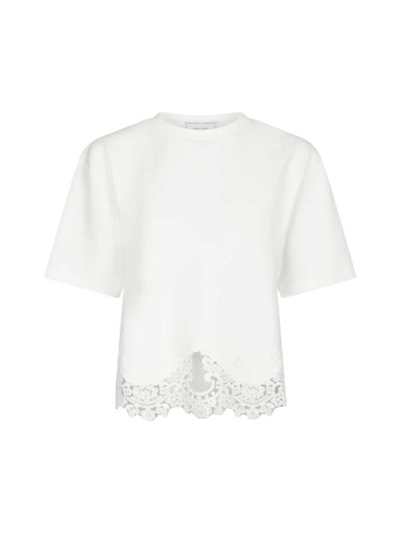 Neo Noir - Iria Lace Tee