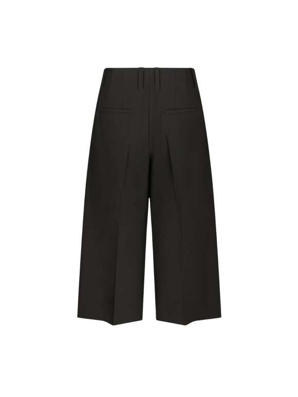 Neo Noir - Hannah Bermuda Shorts