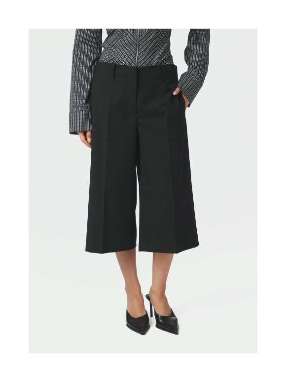 Neo Noir - Hannah Bermuda Shorts