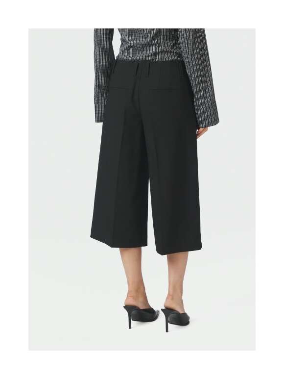 Neo Noir - Hannah Bermuda Shorts