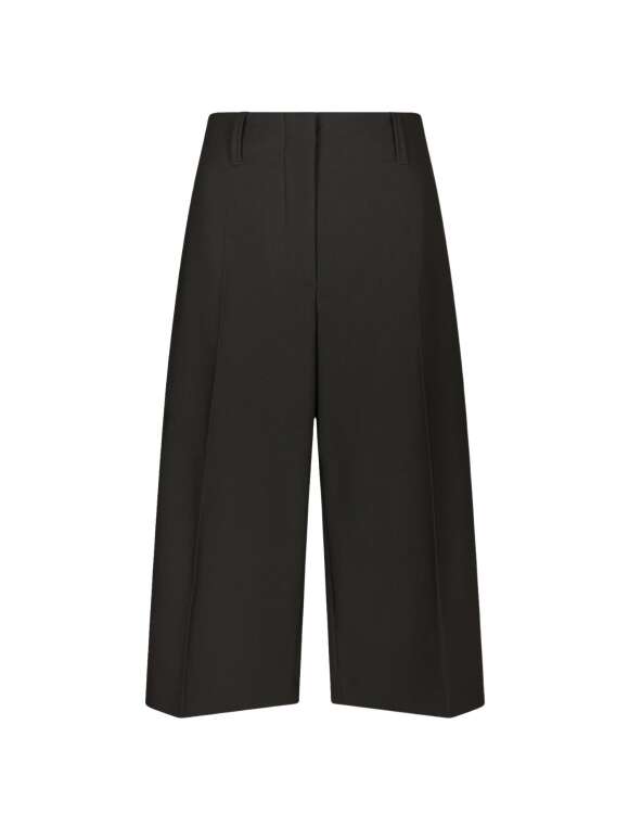Neo Noir - Hannah Bermuda Shorts