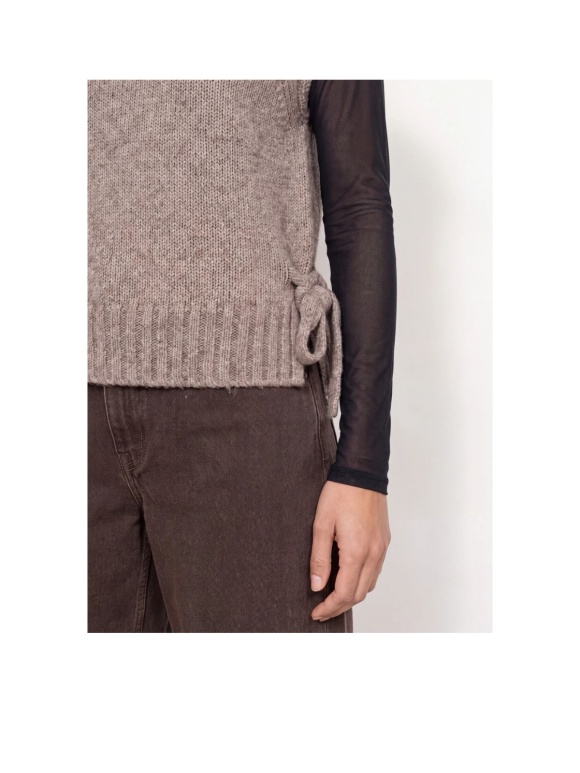 Leveté Room - TOGA Vest