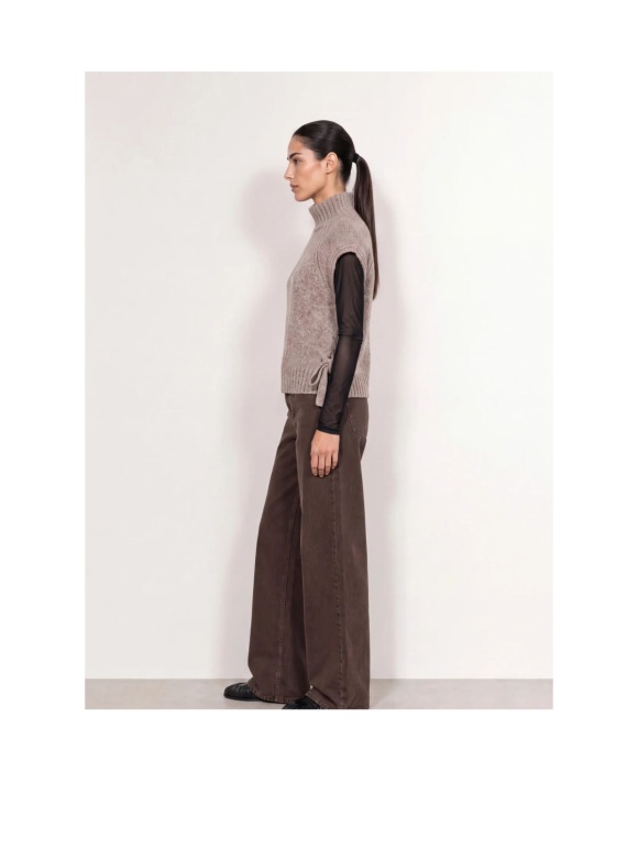 Leveté Room - TOGA Vest